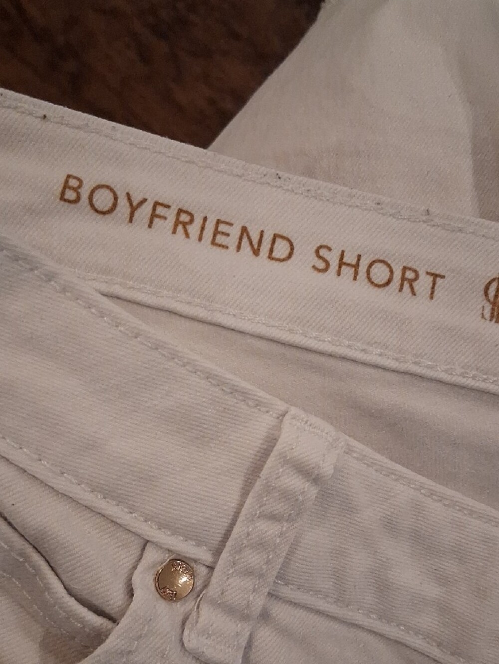 Jennifer Lopez White Denim Shorts with Frayed Hem - Picture 4 of 5
